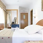 Готель Cabo Festinanza